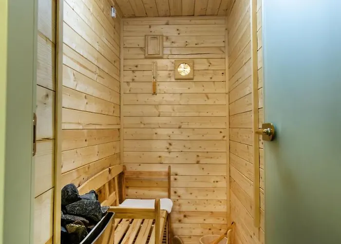 Jmr Royal -luxury & Private Sauna Hotel 4*