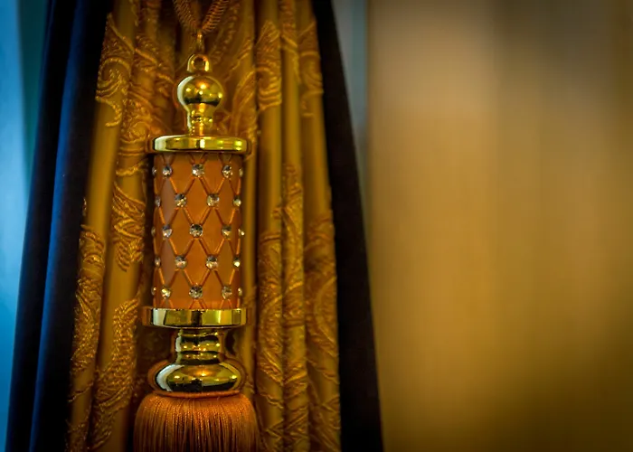 Jmr Royal -luxury & Private Sauna Hotel 4*