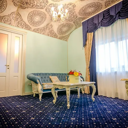 Jmr Royal -luxury & Private Sauna Hotel 4*