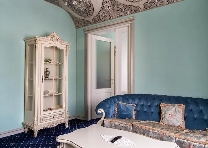 Hotel Jmr Royal -luxury & Private Sauna 4*