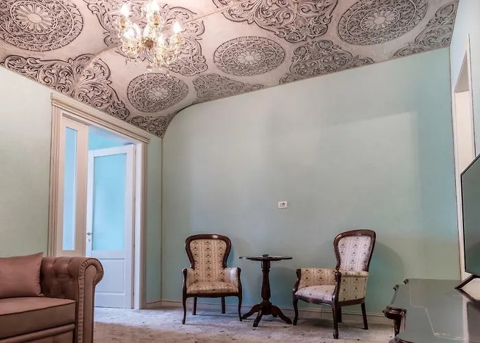 Jmr Royal -luxury & Private Sauna Hotell 4*