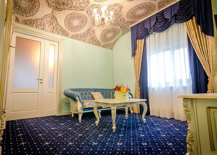 Jmr Royal -luxury & Private Sauna Hotel 4*